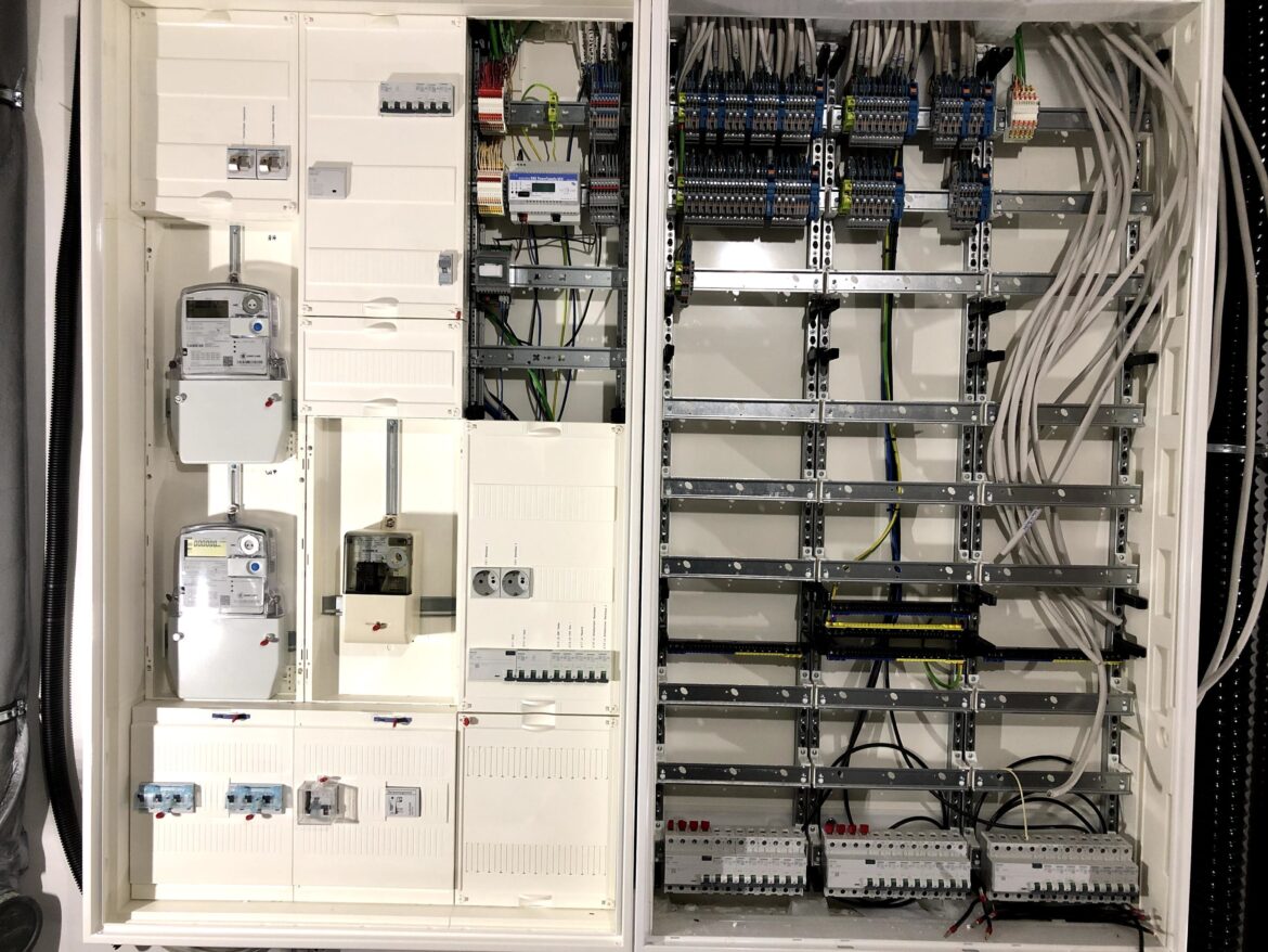 Endlich ist der Elektroschrank da